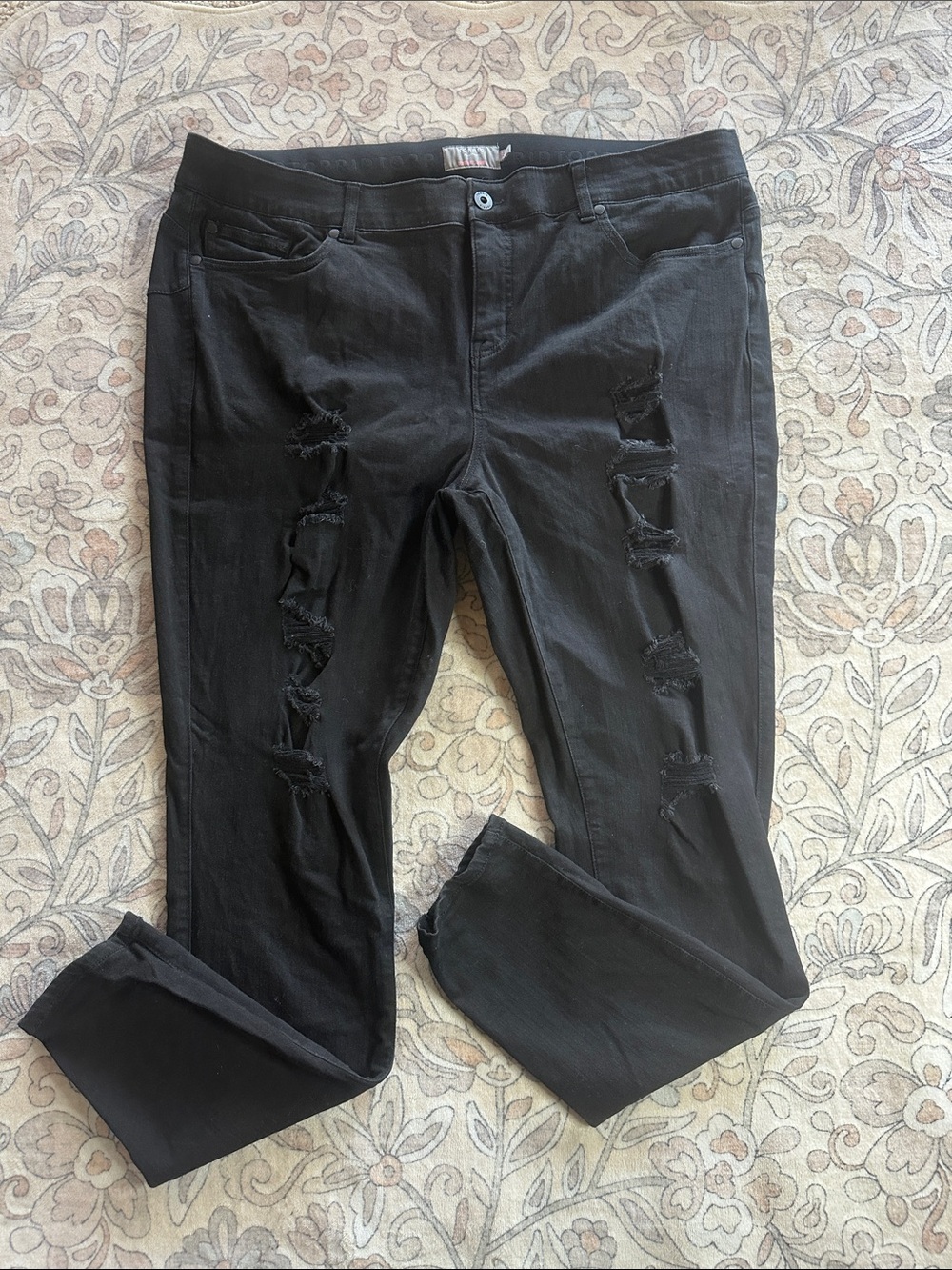 Torrid bombshell skinny size 22T Black Distressed Women’s Jeans